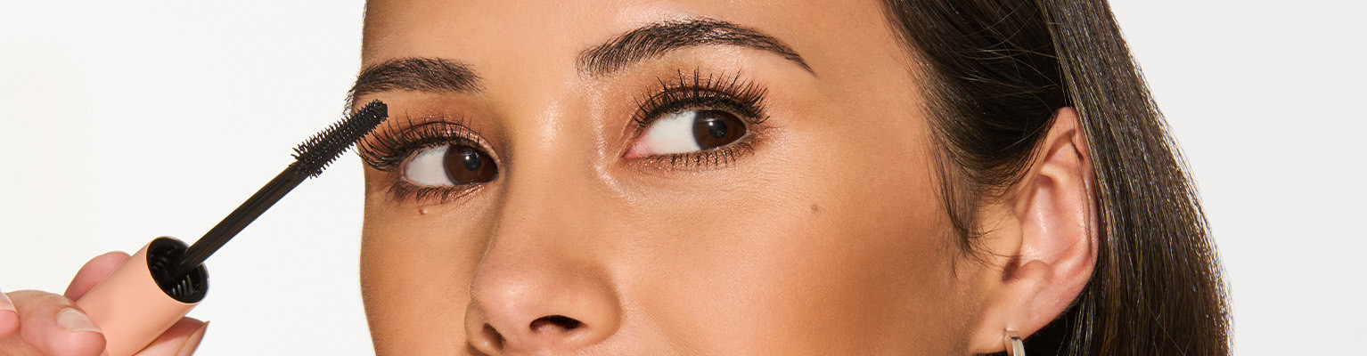 Eyes wow shot - 3 Mobile Banner